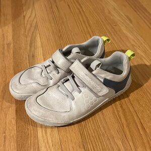 Vivo barefoot Kids Sneakers - size 34